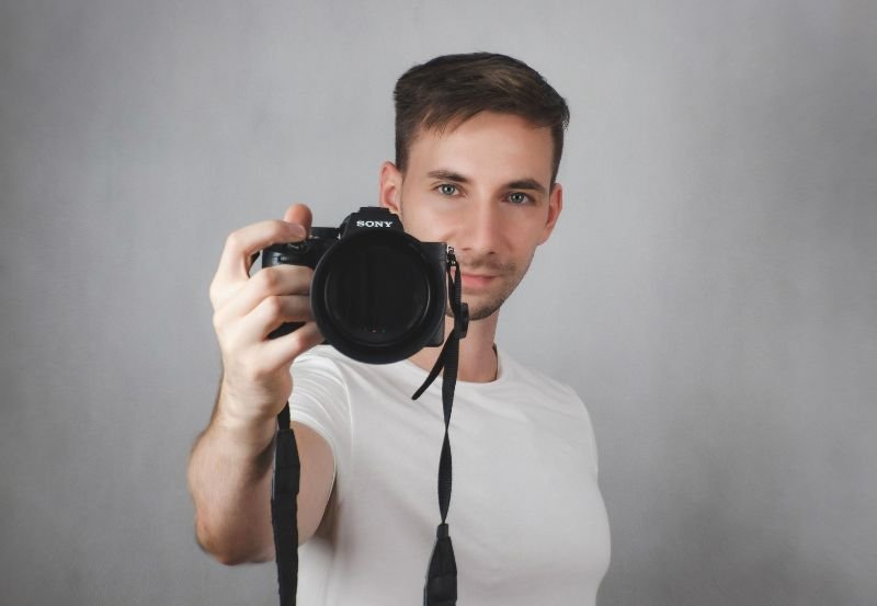 PORTRÉTNÍ FOTOGRAFIE
Profesní portrét
Kreativní portrét
Glamour
Akt.REKLAMNÍ A REPORTÁŽE
FOTOGRAFIE
Reklamní
Firemní
Rodiné
NATÁČENÍ A STŘIH VIDEA
Reklamní video
Firemní video
Promo video
GRAFIKA/ 3D
Profesionální úprava fotografií
3D vizualizace
Návrh interieru
Webdesign.Grafika/ 3D od 1.000,-Kč do 100.000,-Kč.Video, Střich, Colorgrading
od 1.000,-Kč do 200.000,-Kč.Sada image fotografií
od 1.000,-Kč do 100.000,-Kč.Balíček- 3.001,- Kč
FOCENÍ V ATELIÉRU/ EXTERIERU
8x profesionálně vyretušované fotografie s umeleckou hodnotou
Retuš 1 fotografie nad rámec balíčku 501,- Kč