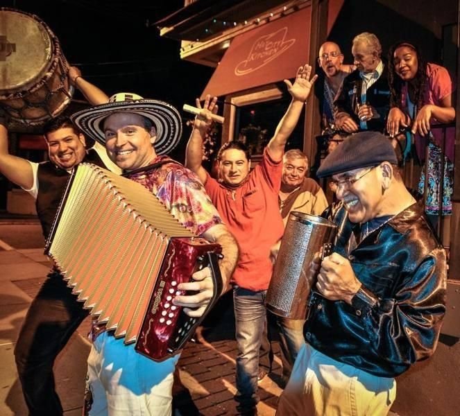 CHCETE BÝT SEXY A CHTĚLI BYSTE VIDĚT VRTĚT PRDELKY. TAK JEDINĚ LATINO VEČER. ZAHRAJI mnoho různých latinsko-amerických stylů, některé z nich mají afroamerické kořeny a tradice. Afroamerické kořeny jsou směsí kořenů evropských, afrických a domorodých hudebních tradic. Španělské a africké hudební tradice s evropskými, afro-americkými harmoniemi jsou součástí tropické latinskoamerické hudby.
Styly smíchané s jinými proudy hudby
Většina následujících žánrů se vyvinula v 20. století, některé z nich v jižní americe.
salsa - styl byl vytvořen v USA, v Karibském regionu.
bossa nova - styl se vyvinul v Brazílii ze zdejších stylů hudby, které se míchaly s jazzem
latin jazz - fusion afrokubánské hudby (příklad mambo, salsa, aj.), tato hudba se vyvinula v třicátých a čtyřicátých let v New Yorku.
latin rock - americký hudební styl, který je populární v Latinské Americe. Styl je kombinací afrokaribských stylů a rocku
latin pop - vyvinul se z pop music, která kombinovala elementy rhythm and blues, latinsko-americké hudby a soulové hudby
songo - nová forma son hudby. Vyvinula se někdy kolem roku 1969. Kombinuje melodie sonu s rytmy rumby, rocku, funku i rhythm and blues.
tex-mex, styl je kombinace hudebních žánrů z Texasu a Mexika